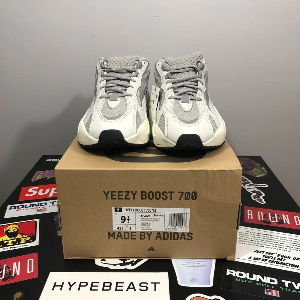 Yeezy Boost 700 V2 Static - Picture 4 of 10